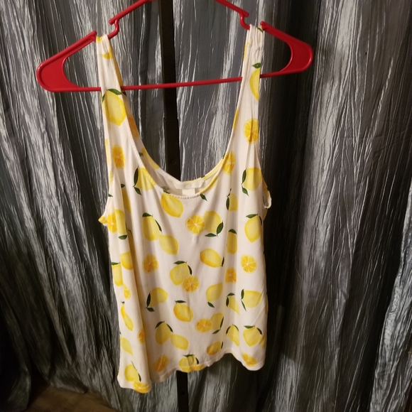 H&M Tops - H&M Large White Lemon Print Tank Top H&M Tops - H&M Large White Lemon Print Tank Top